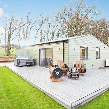 Shiphorns Luxury Cabin With A Hot Tub Eddleston Екстер'єр фото